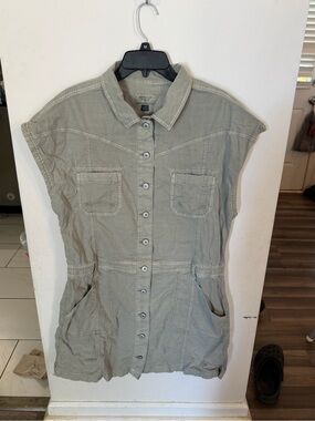 American Eagle Outfitters Khaki Button-Up Shirt